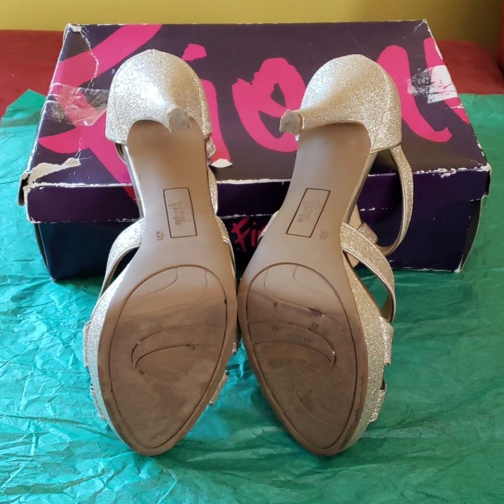 Shoes - Picture 3 of 4